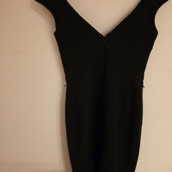 Maggy London Black V-Neck Sleeveless Sheath Dress - Picture 1 of 4